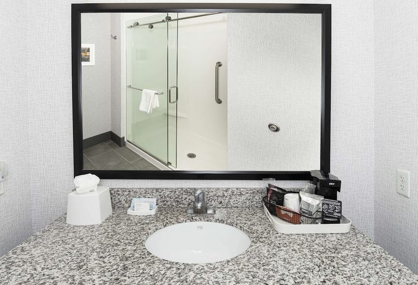 Hampton Inn & Suites Raleigh Downtown