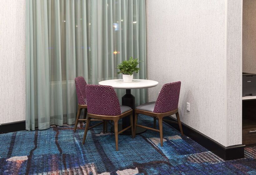 Hampton Inn & Suites Raleigh Downtown