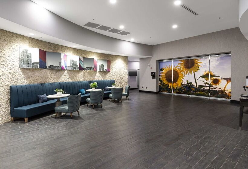 Hampton Inn & Suites Raleigh Downtown