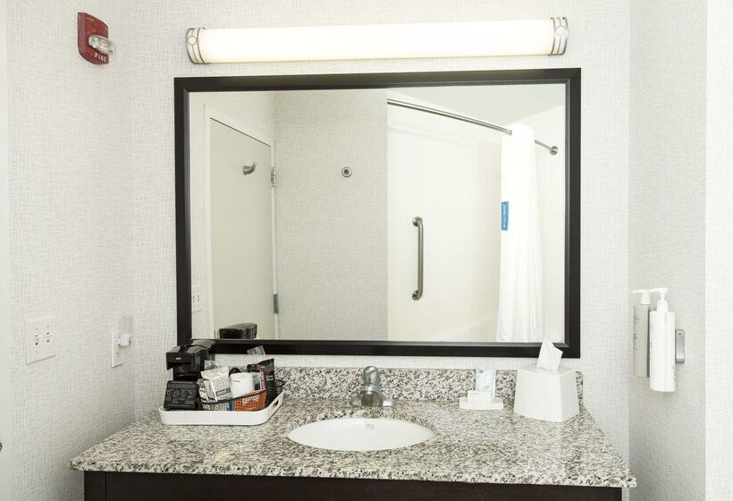 Hampton Inn & Suites Raleigh Downtown