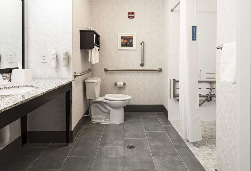 Hampton Inn & Suites Raleigh Downtown