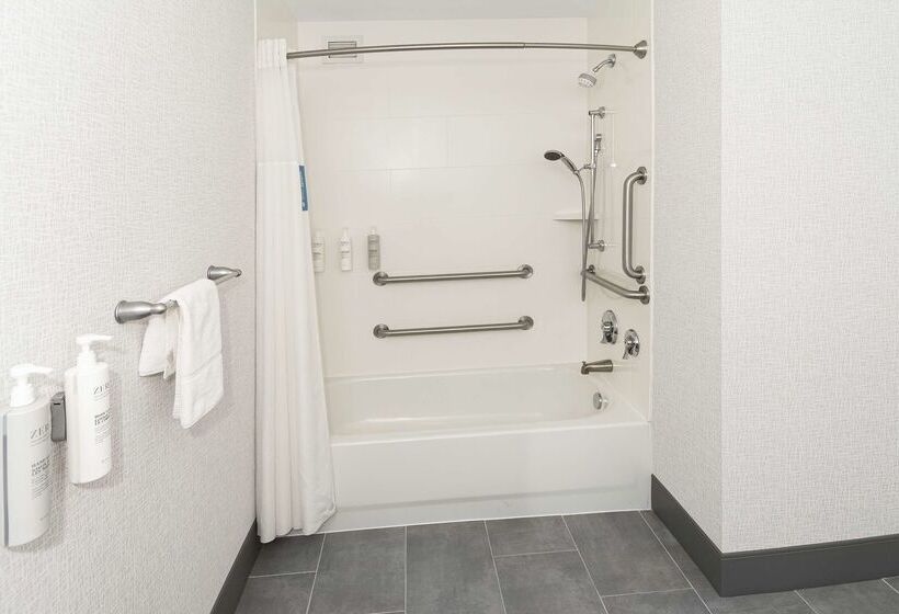 Hampton Inn & Suites Raleigh Downtown