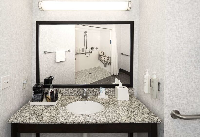 Hampton Inn & Suites Raleigh Downtown