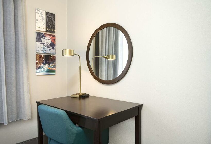 Hampton Inn & Suites Raleigh Downtown