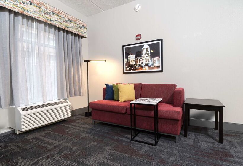 Hampton Inn & Suites Raleigh Downtown