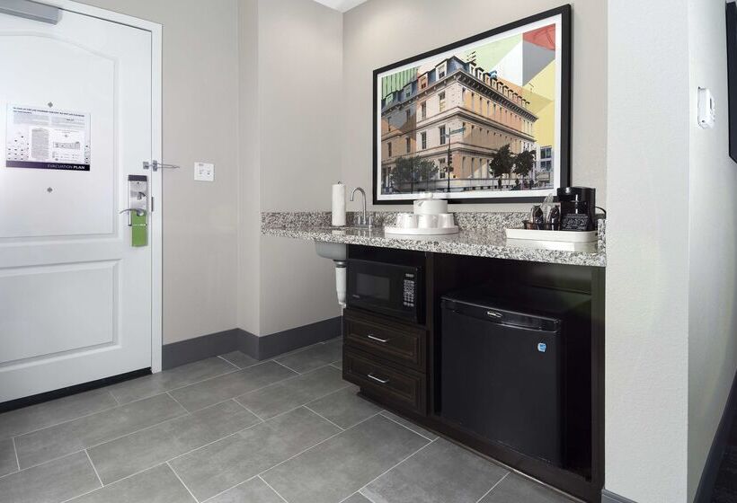 Hampton Inn & Suites Raleigh Downtown