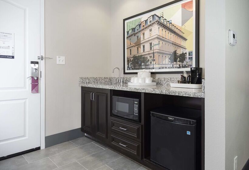 Hampton Inn & Suites Raleigh Downtown