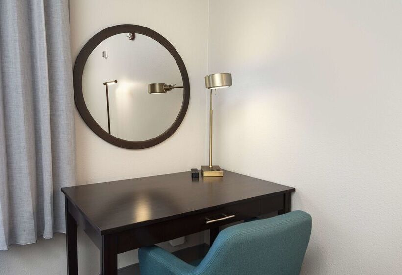 Hampton Inn & Suites Raleigh Downtown