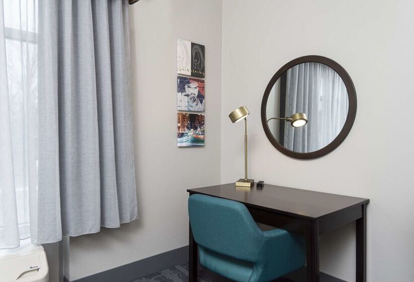 Hampton Inn & Suites Raleigh Downtown