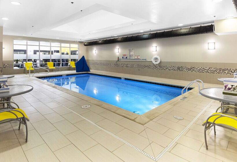 Hampton Inn & Suites Raleigh Downtown