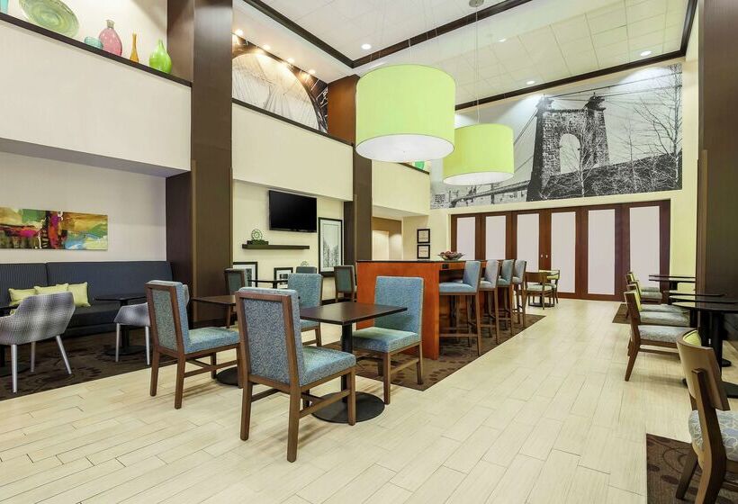 Hampton Inn & Suites Wheelingthe Highlands
