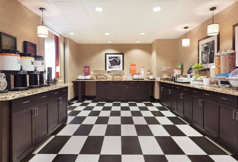 Hampton Inn & Suites Williston