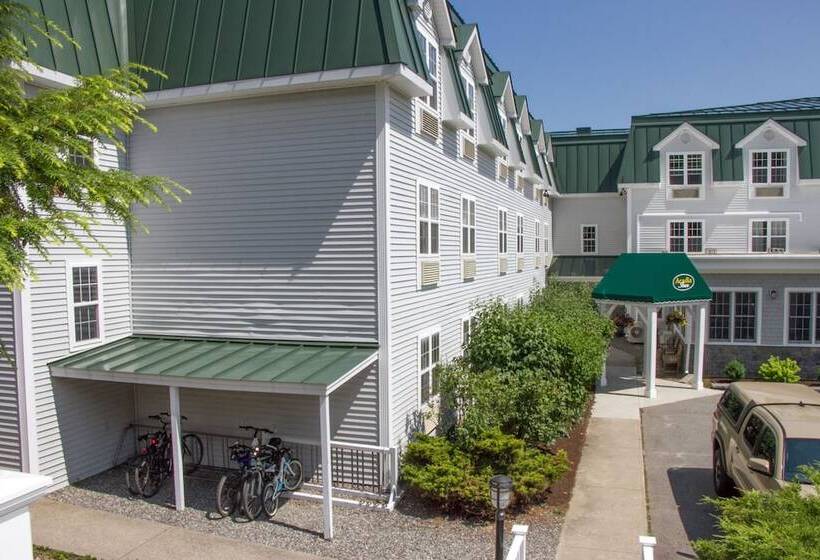 فندق Acadia Inn