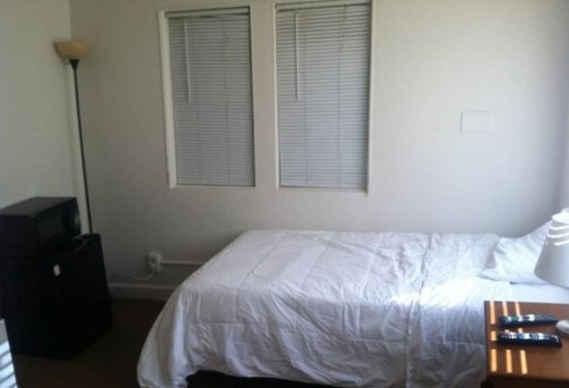 فندق Airport Lodge