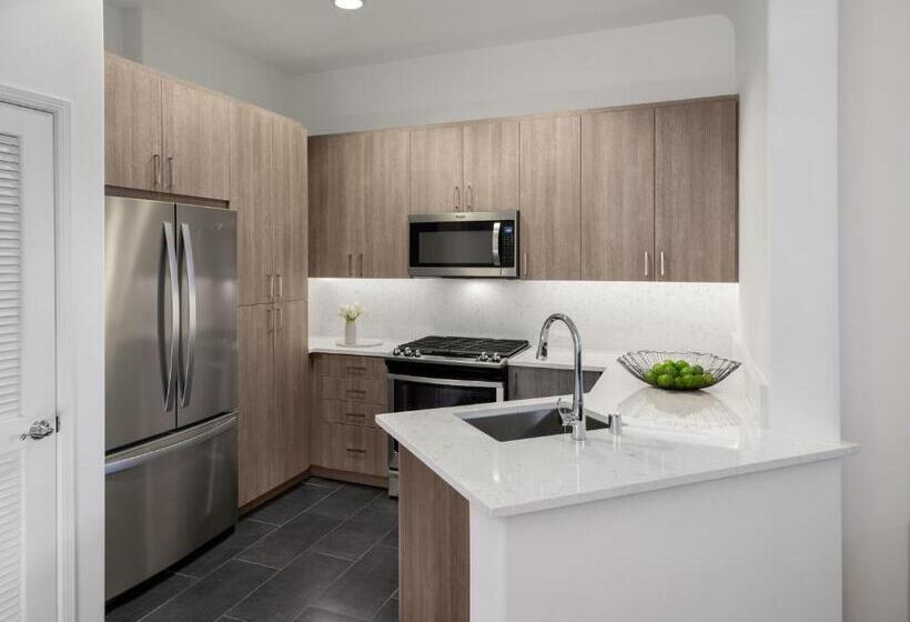 هتل Aka Beverly Hills