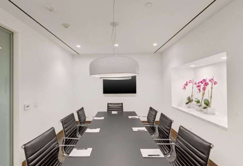 هتل Aka Beverly Hills