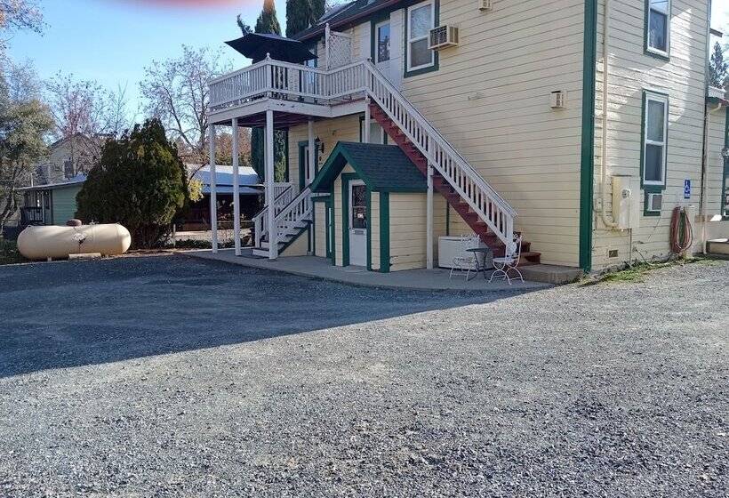 호텔 All Seasons Groveland Inn