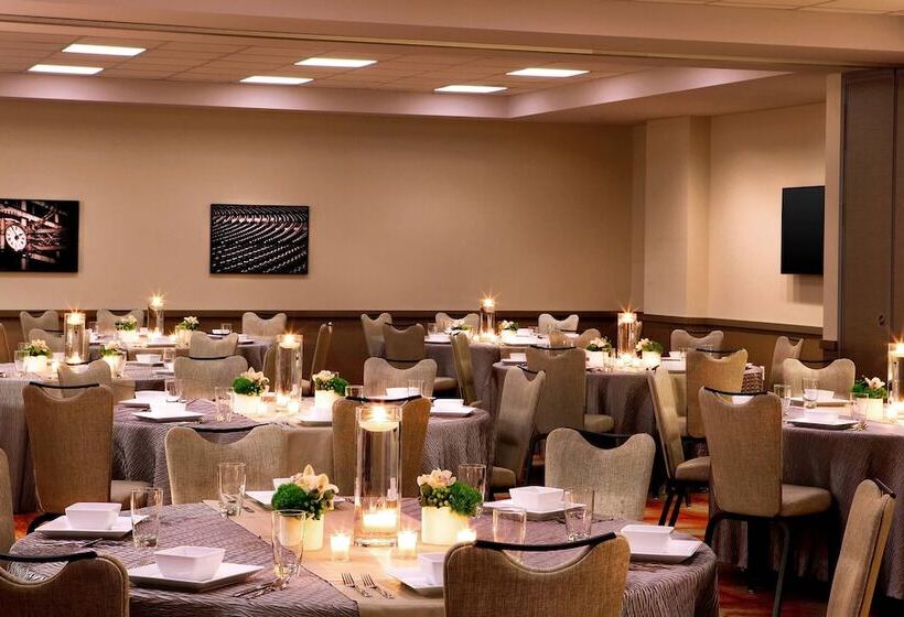 בית מלון כפרי Aloft Chicago Downtown River North