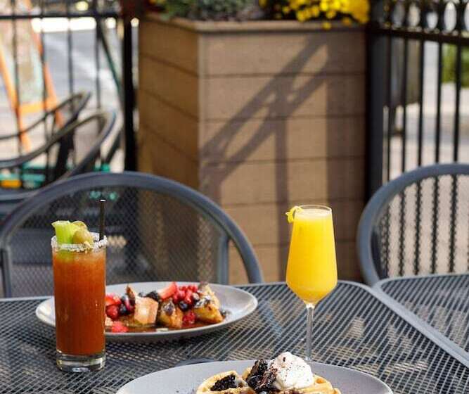 Ambassador Hotel Wichita, Autograph Collection