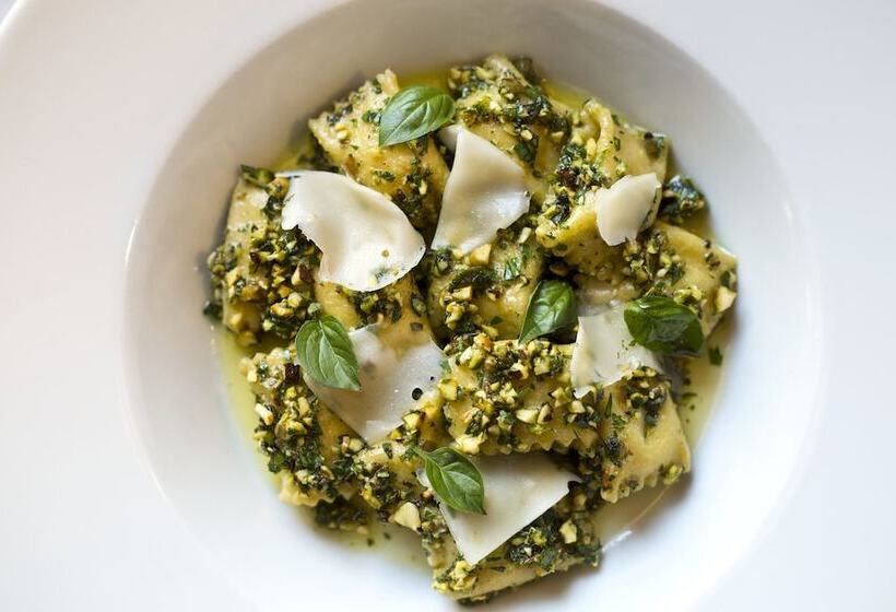 Ambassador Hotel Wichita, Autograph Collection