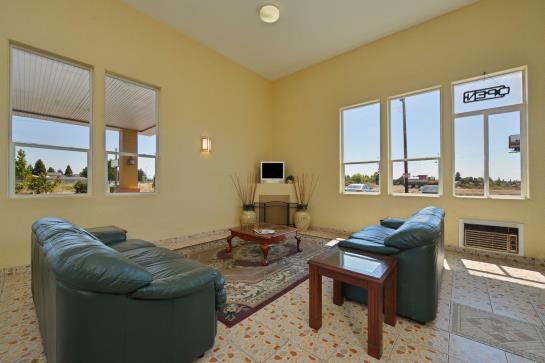 בית מלון כפרי Capital Inn And Suites