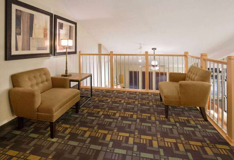 فندق Americinn By Wyndham Osage