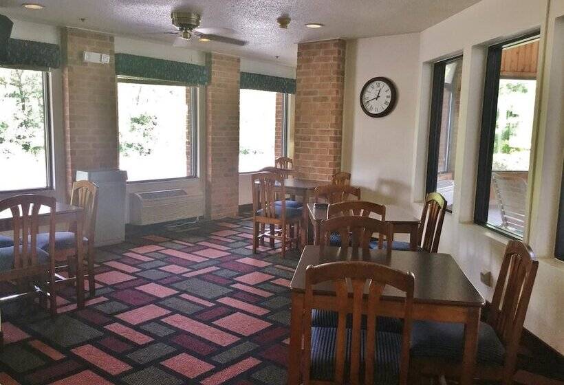 ホテル Amerihost Inn & Suites Fulton