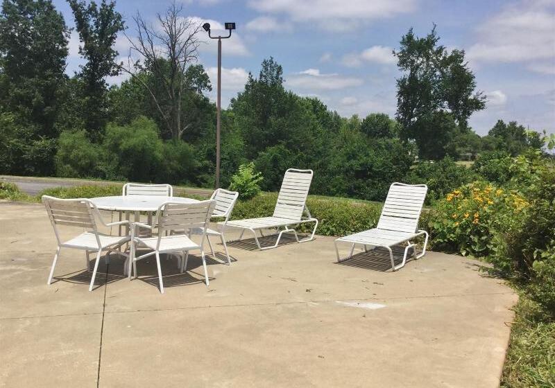 ホテル Amerihost Inn & Suites Fulton