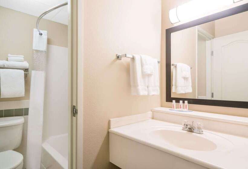 فندق Baymont By Wyndham Baxter/brainerd Area