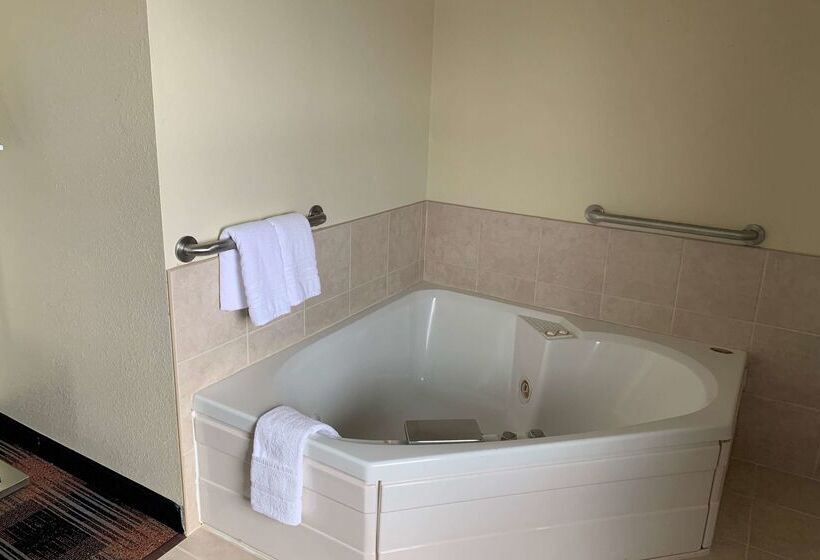 فندق Baymont By Wyndham Waupun