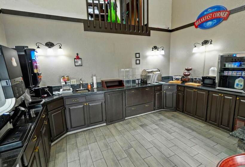 فندق Baymont By Wyndham Waupun