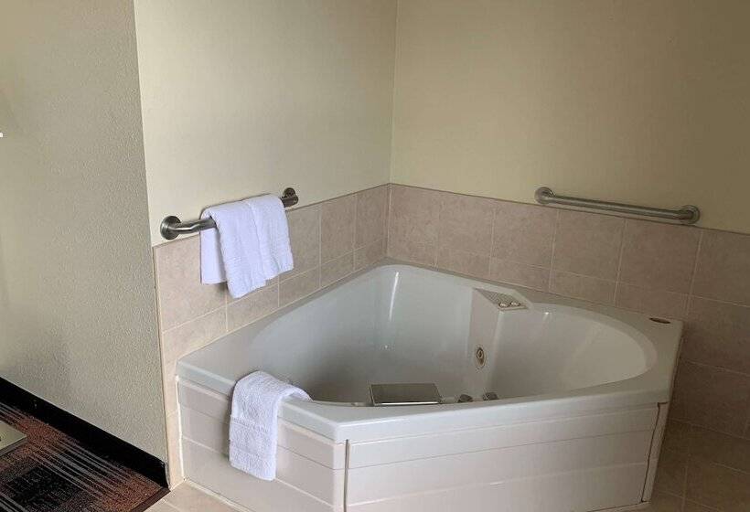 فندق Baymont By Wyndham Waupun