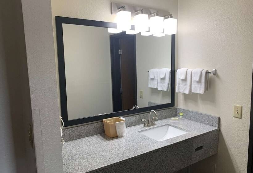 فندق Baymont By Wyndham Waupun