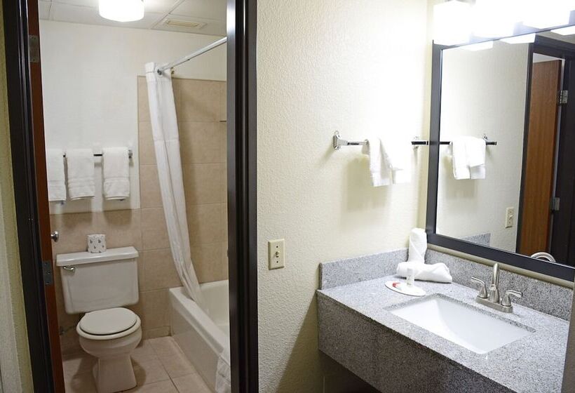 فندق Baymont By Wyndham Waupun