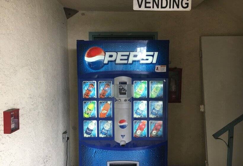 فندق Bellflower Travel Inn