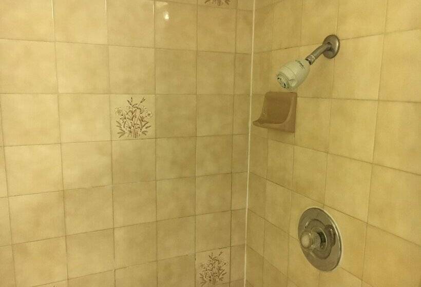 فندق Bellflower Travel Inn