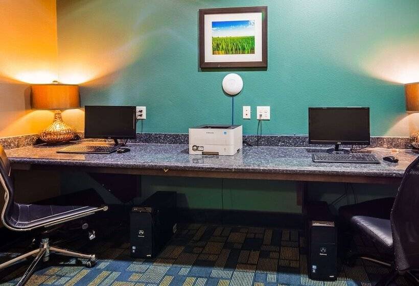 Отель Best Western Plus Carrizo Springs Inn & Suites