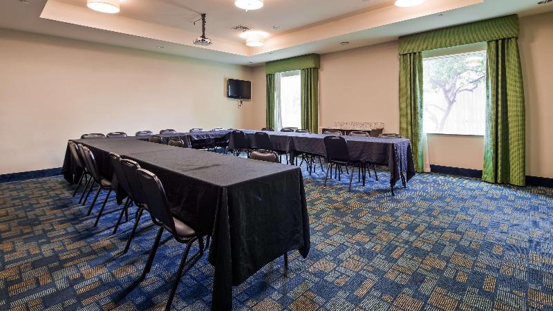 Отель Best Western Plus Carrizo Springs Inn & Suites