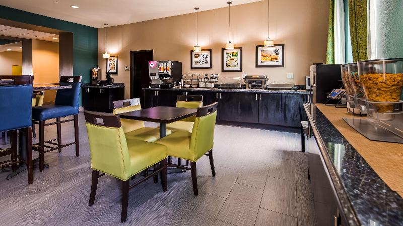 Отель Best Western Plus Carrizo Springs Inn & Suites