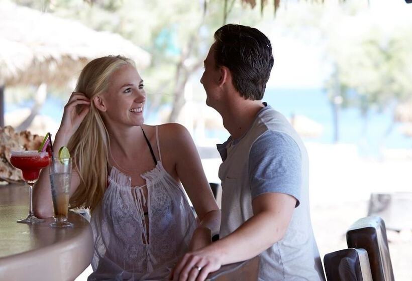 酒店 Black Rose Beach Suites