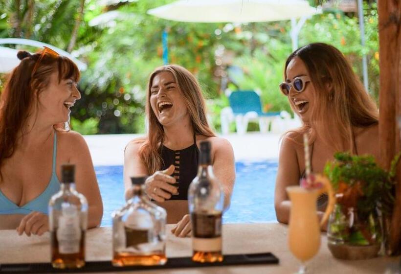 فندق Cariblue Beach and Jungle Resort