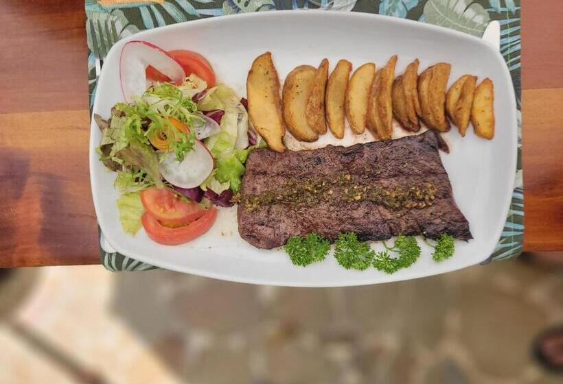 فندق Cariblue Beach and Jungle Resort