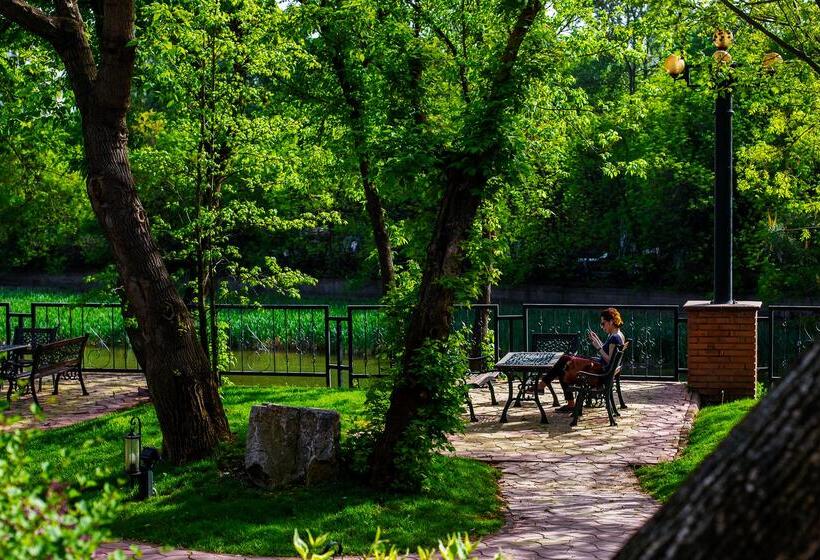 هتل Caro Horoscop