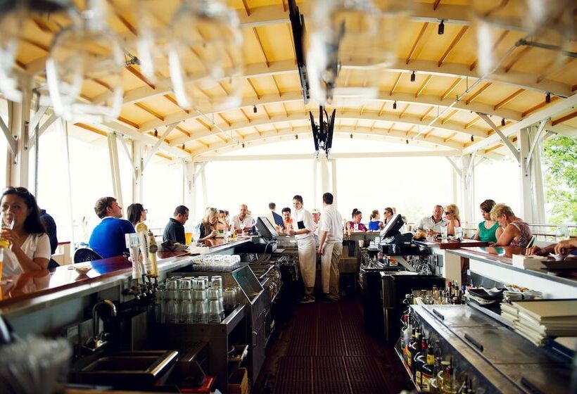 Отель Castle Hill Inn