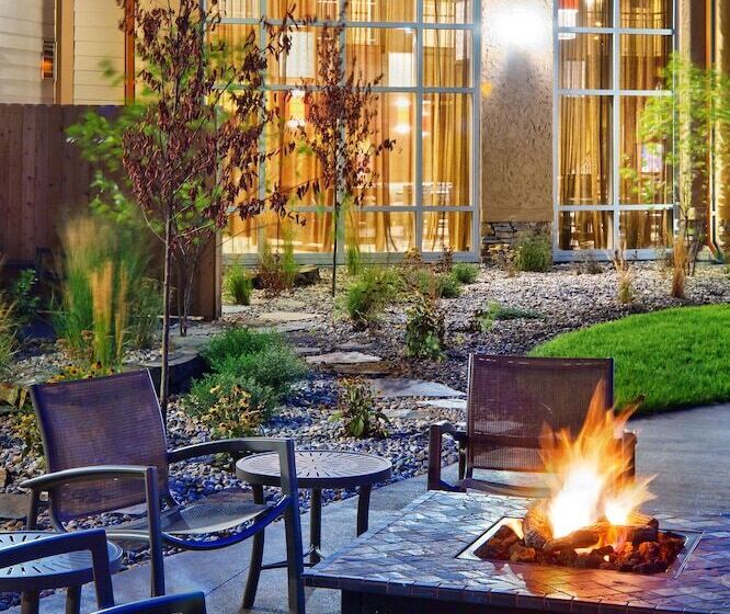 Clubhouse Hotel And Suites