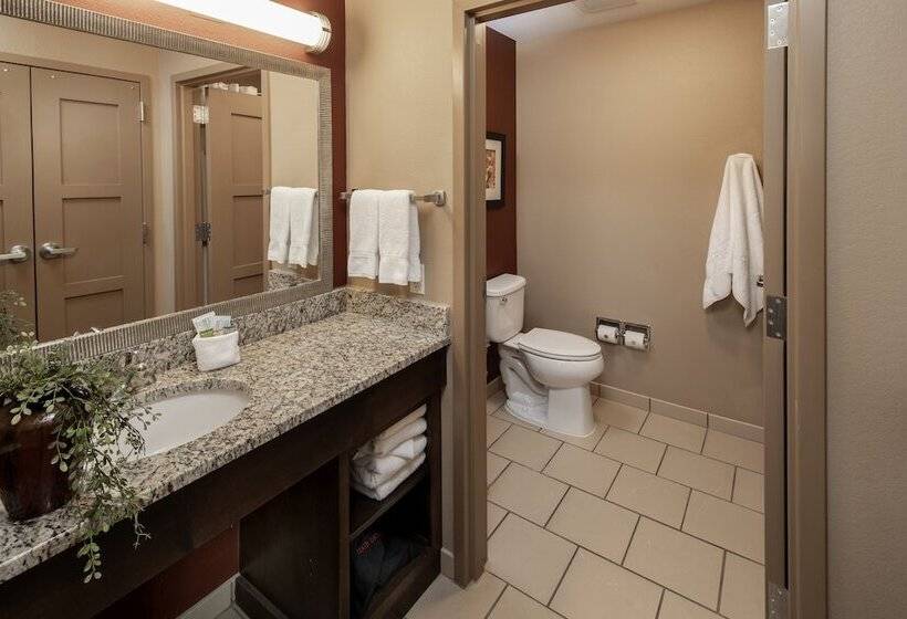 Clubhouse Hotel And Suites