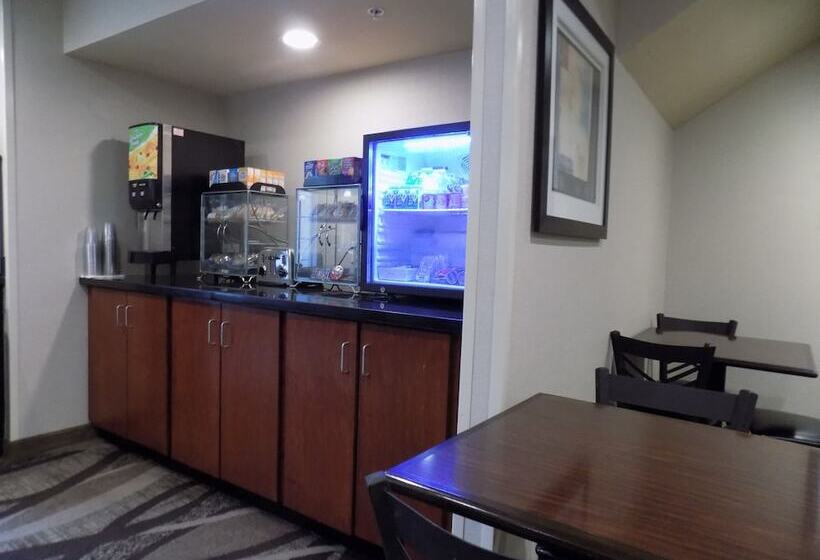 Cobblestone Hotel & Suites   Seward