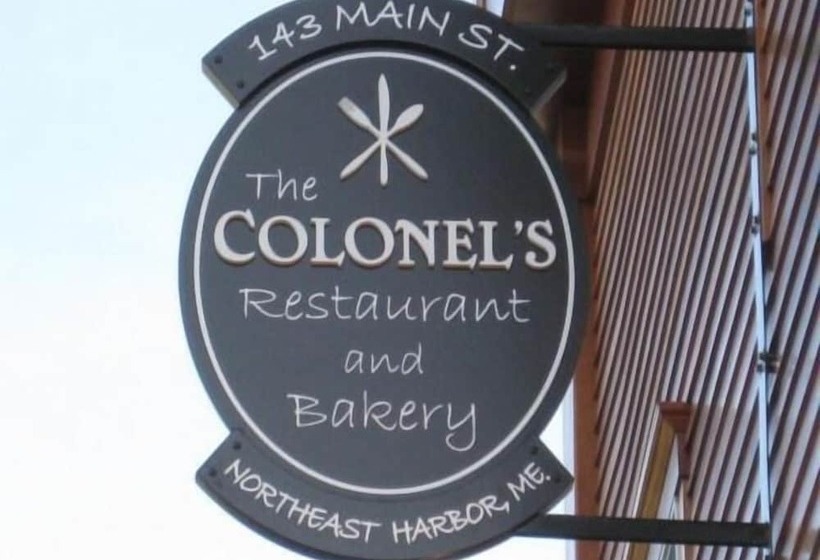 فندق Colonel S Suites