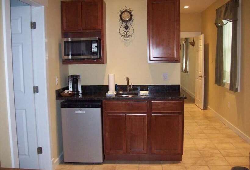 فندق Colonel S Suites