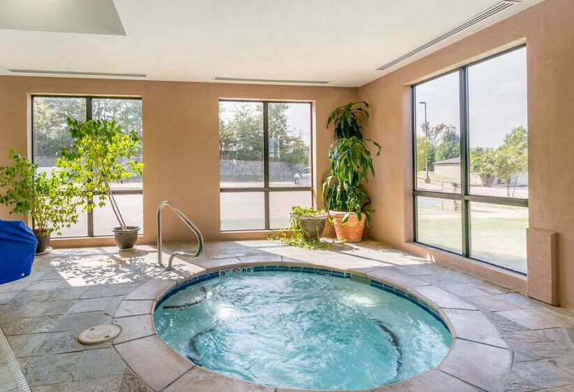 Отель Comfort Suites